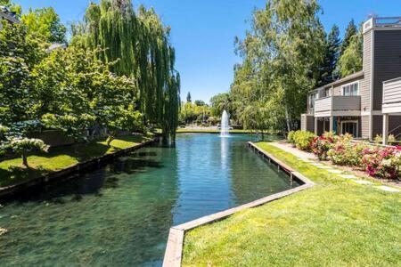Experience Sacramento With Tranquil Lakeside Views Kültér fotó